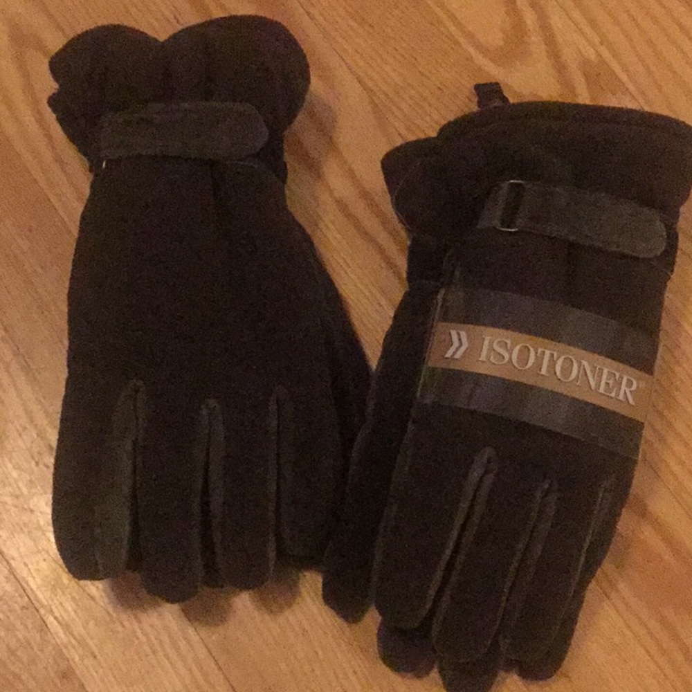 2 pairs of men’s Isotoner brown gloves, med/large.